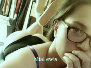 Mia_Lewis
